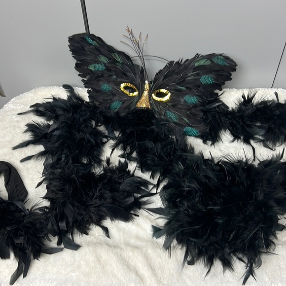 Mask and boa accessories - Picture 1 of 3